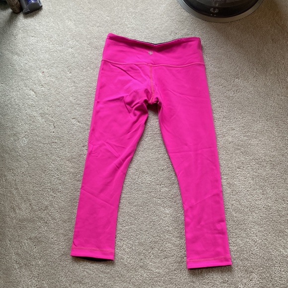 Lululemon Wunderunder Reversible Crop size 4 black swan and raspberry glo light - Picture 3 of 8